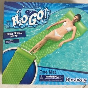 Large pool float